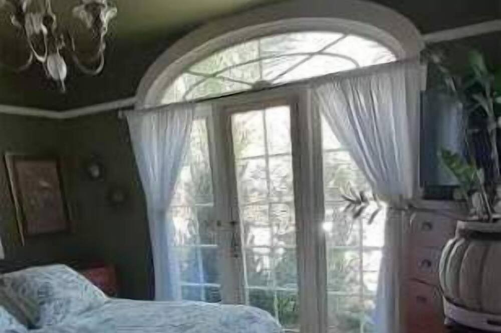Photo of Bedroom in North Oak Park