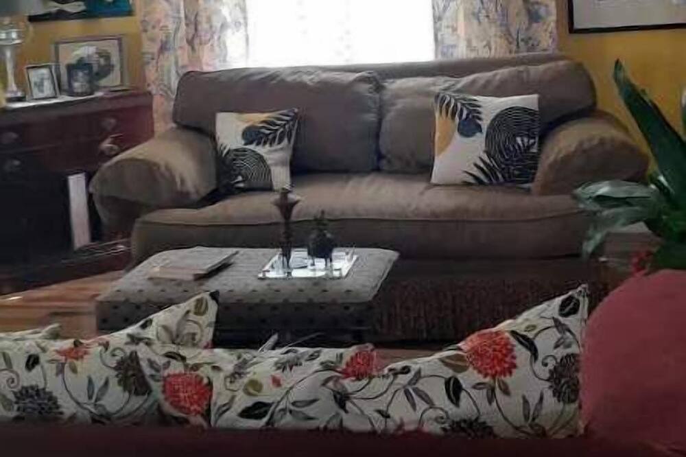 Photo of Livingroom in North Oak Park