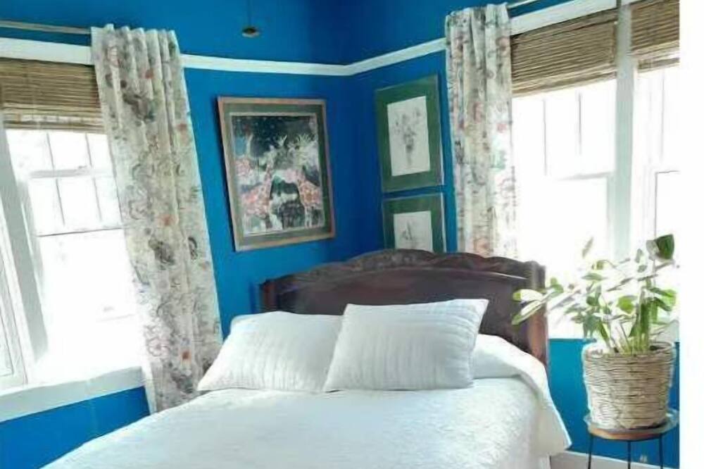 Photo of Bedroom in North Oak Park