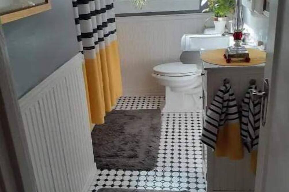 Photo of Bathroom in North Oak Park