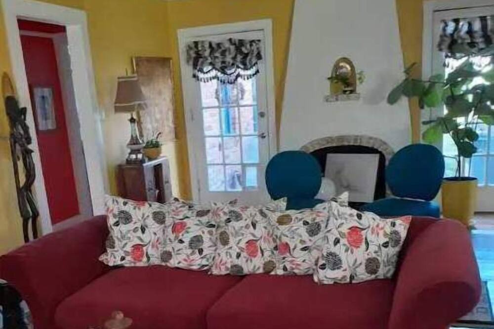 Photo of Livingroom in North Oak Park