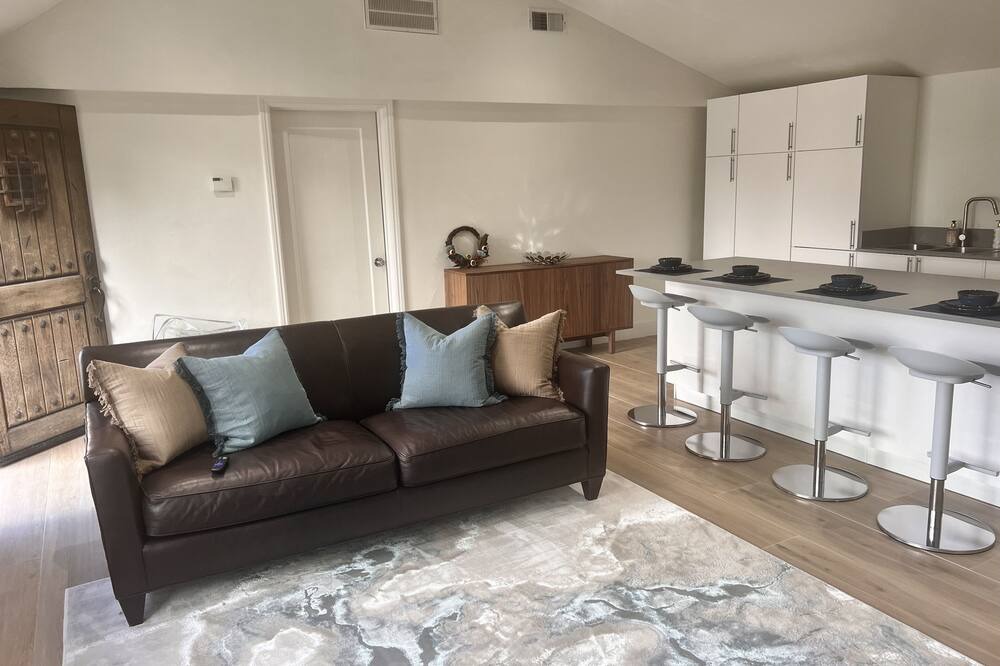 Photo of Livingroom in Belmont