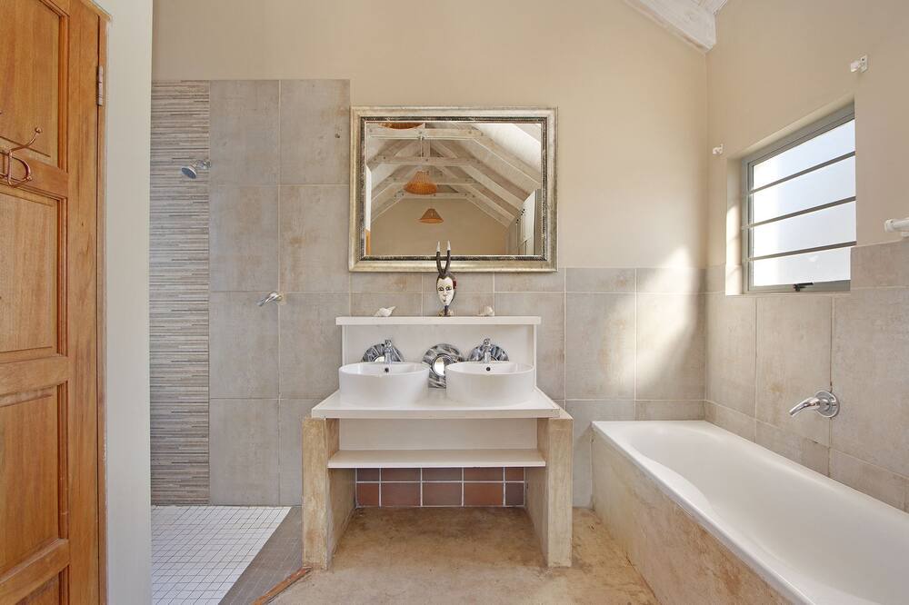 Photo of Bathroom in Calypso Beach