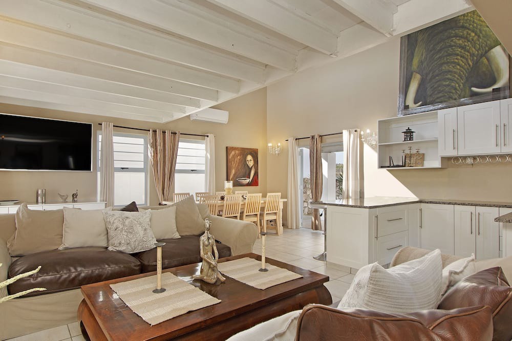Photo of Livingroom in Calypso Beach