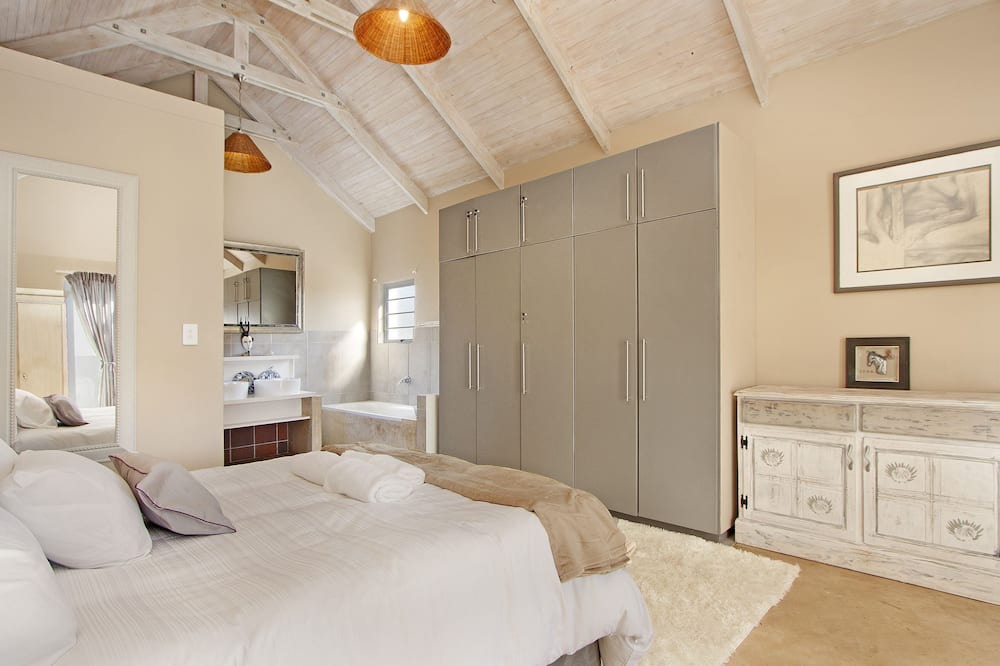 Photo of Bedroom in Calypso Beach