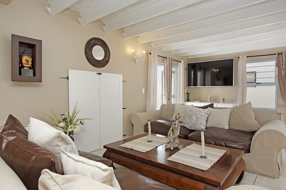 Photo of Livingroom in Calypso Beach