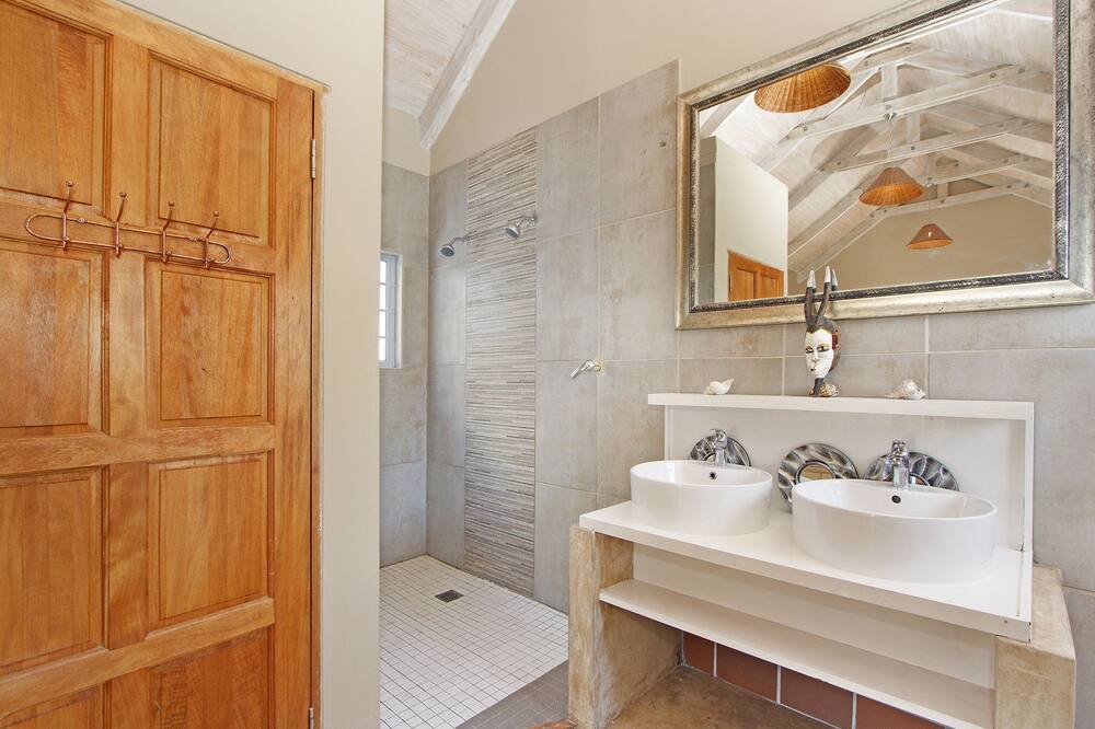 Photo of Bathroom in Calypso Beach