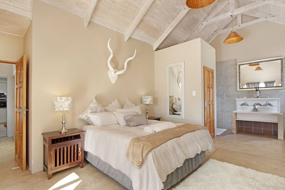 Photo of Bedroom in Calypso Beach
