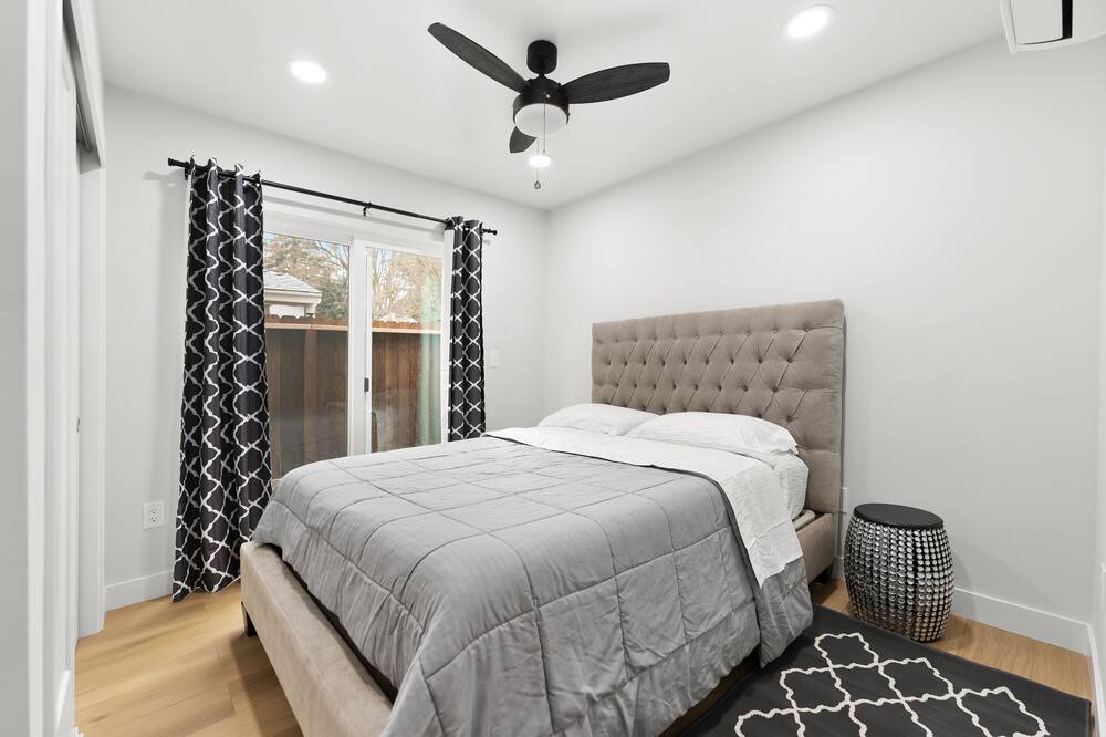 Photo of Bedroom in North Oak Park