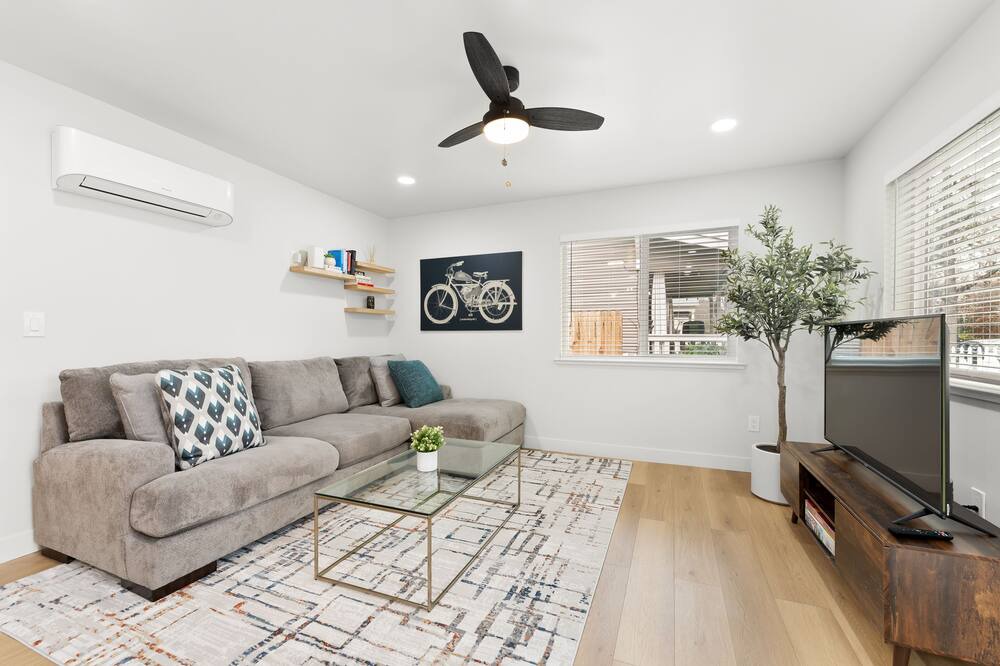 Photo of Livingroom in North Oak Park