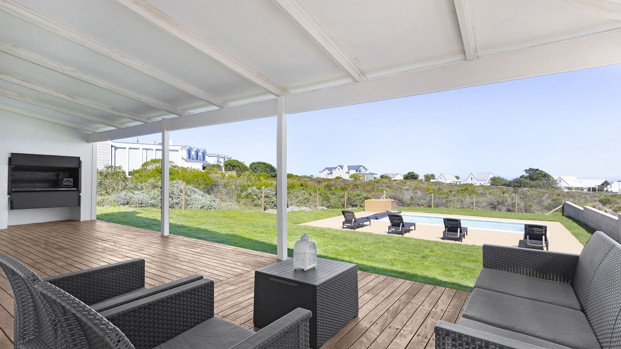Photo of Patio Balcony in Grotto Bay
