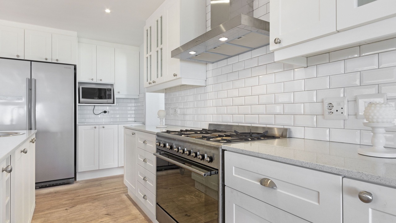 Photo of Kitchen in Grotto Bay