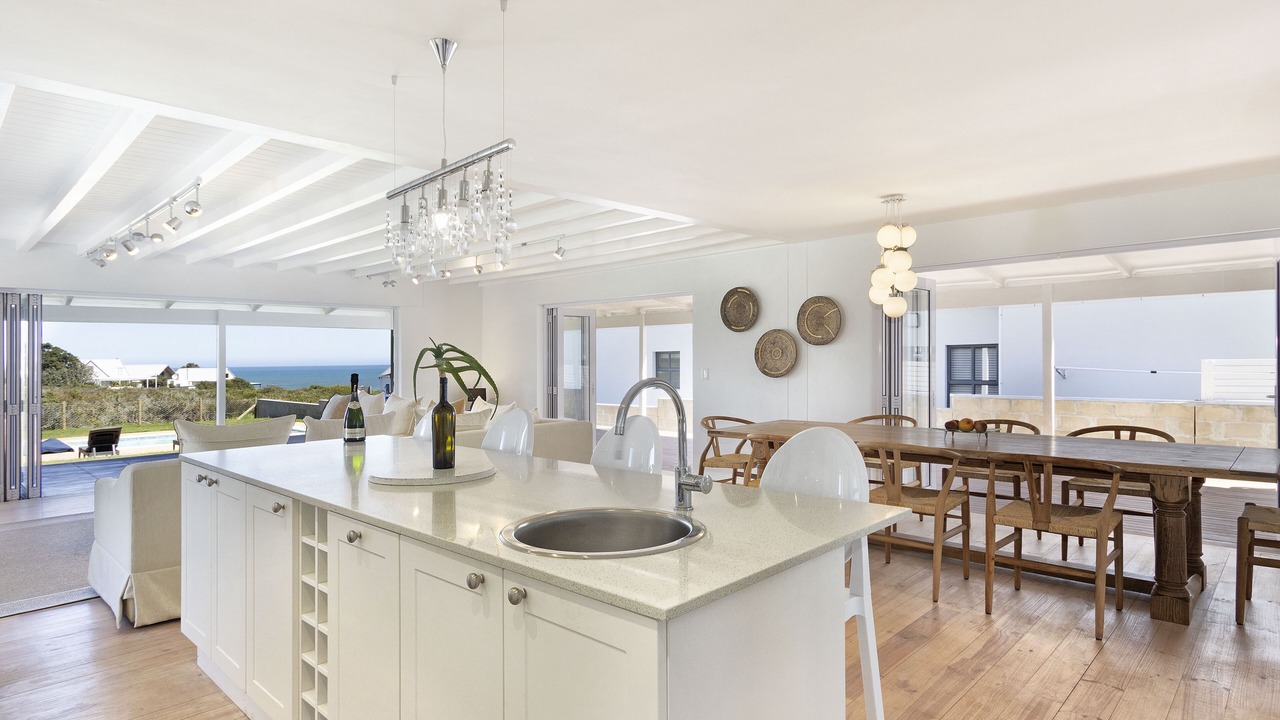 Photo of Kitchen in Grotto Bay