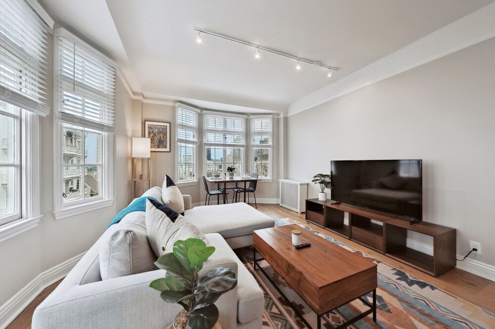 Photo of Livingroom in Nob Hill