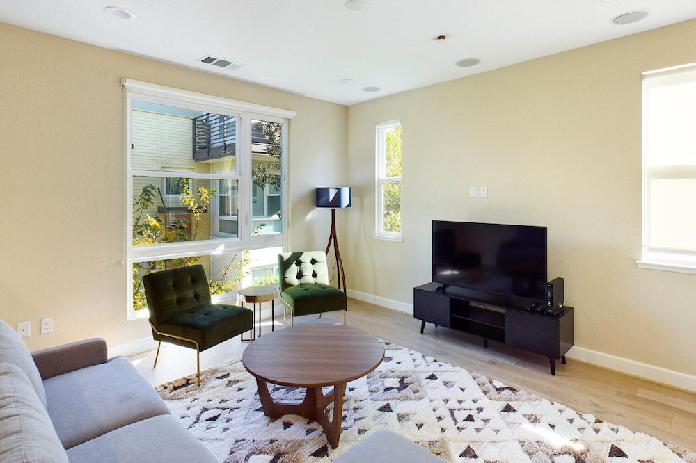 Photo of Livingroom in Hillsdale