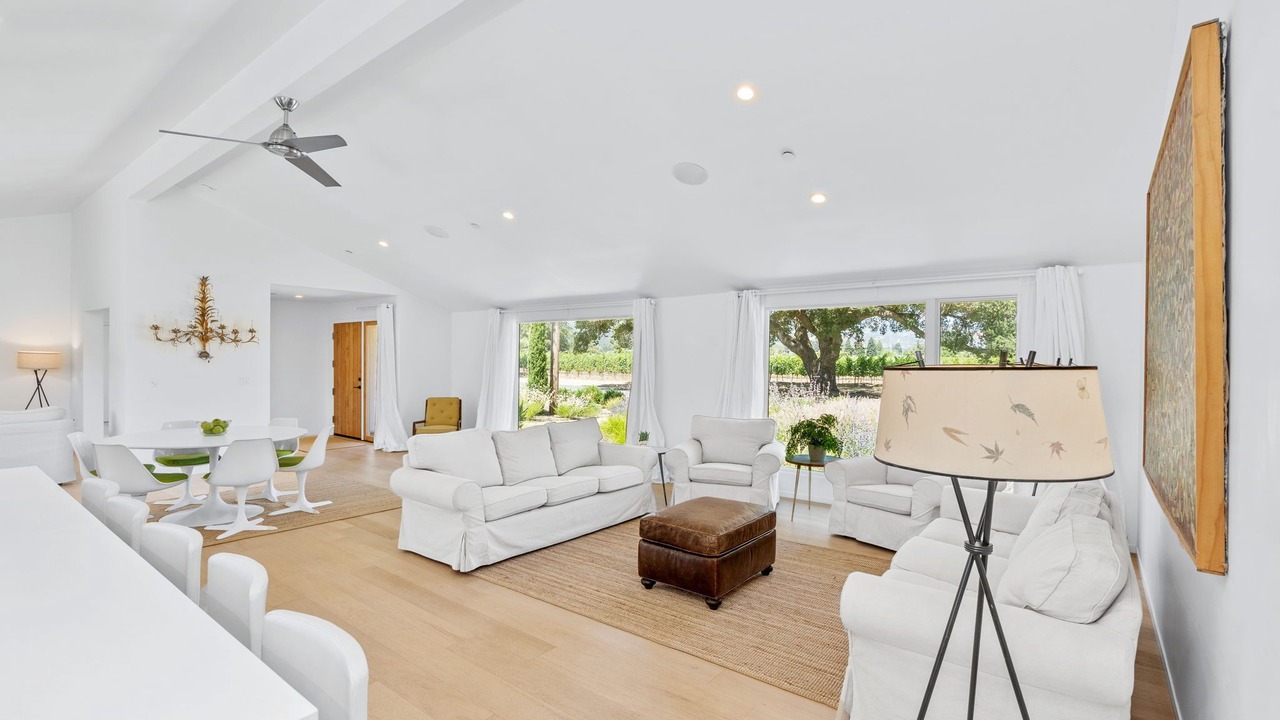 Photo of Livingroom in St. Helena