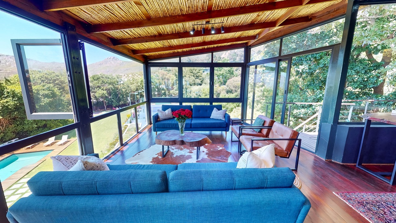 Photo of Livingroom in Redhill
