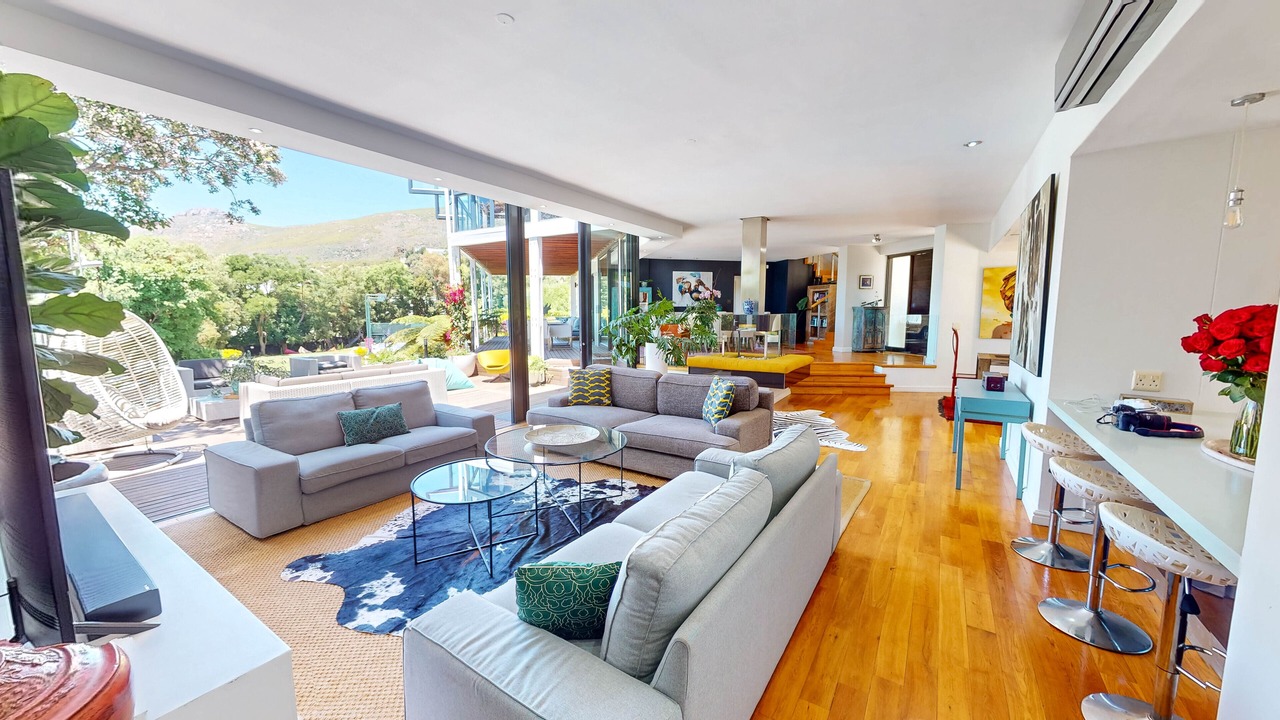 Photo of Livingroom in Redhill