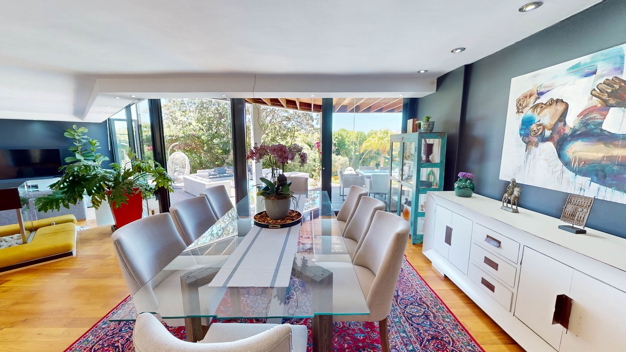 Photo of Livingroom in Redhill
