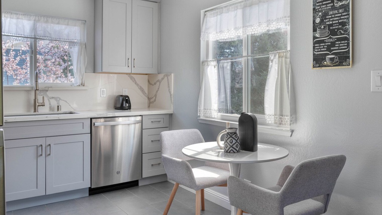 Photo of Kitchen in Shoreline West