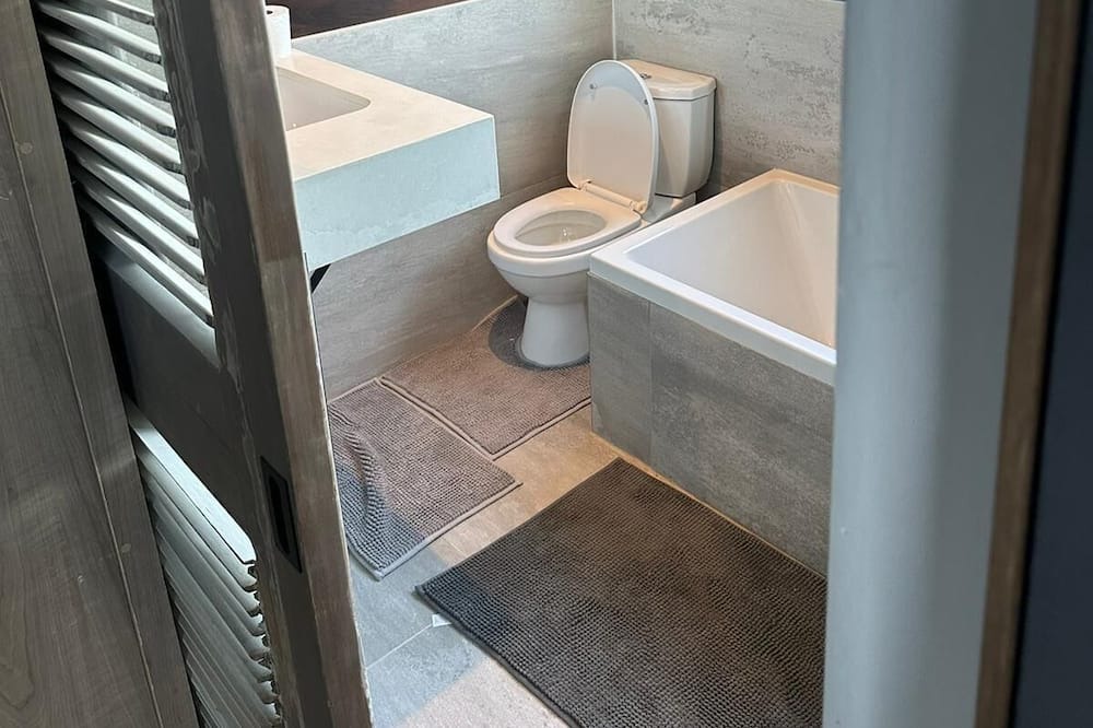 Photo of Bathroom in Mowbray