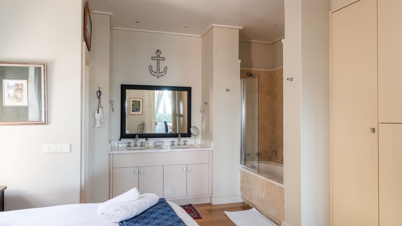 Photo of Bedroom in Redhill