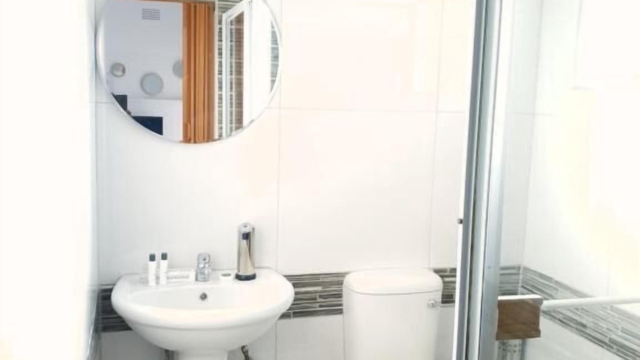 Photo of Bathroom in Flora Park