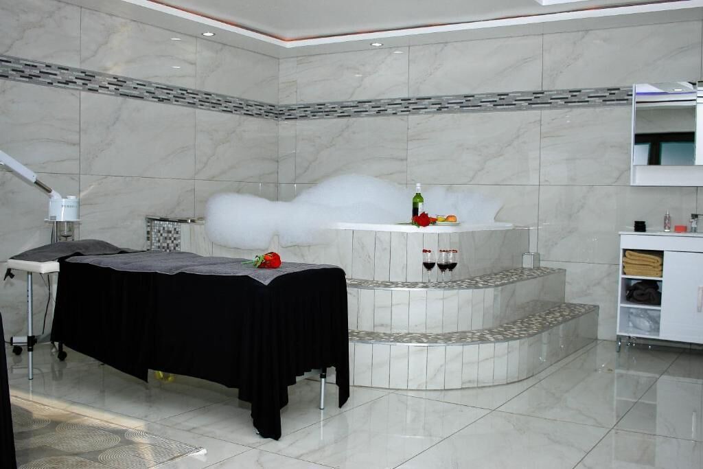 Photo of Bathroom in Flora Park
