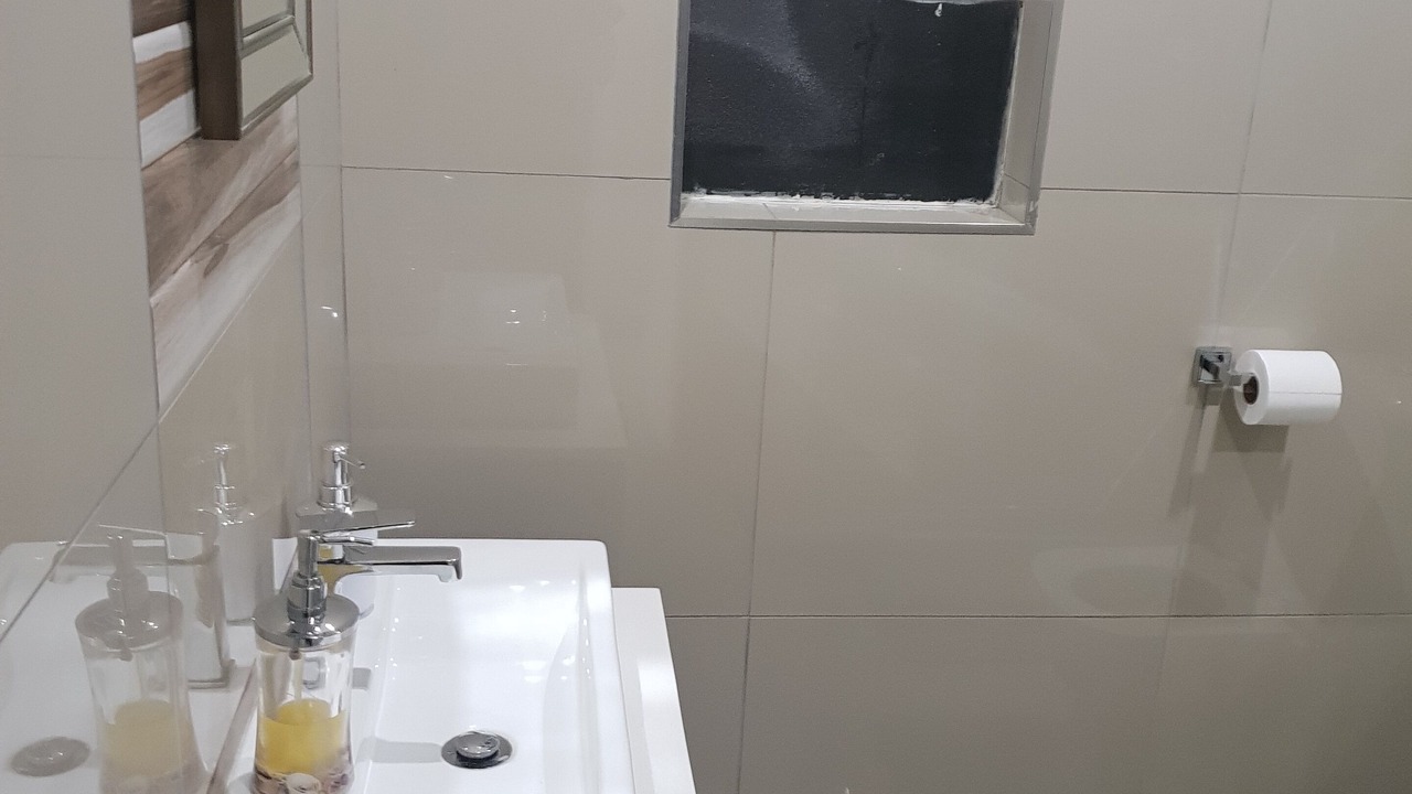 Photo of Bathroom in Flora Park