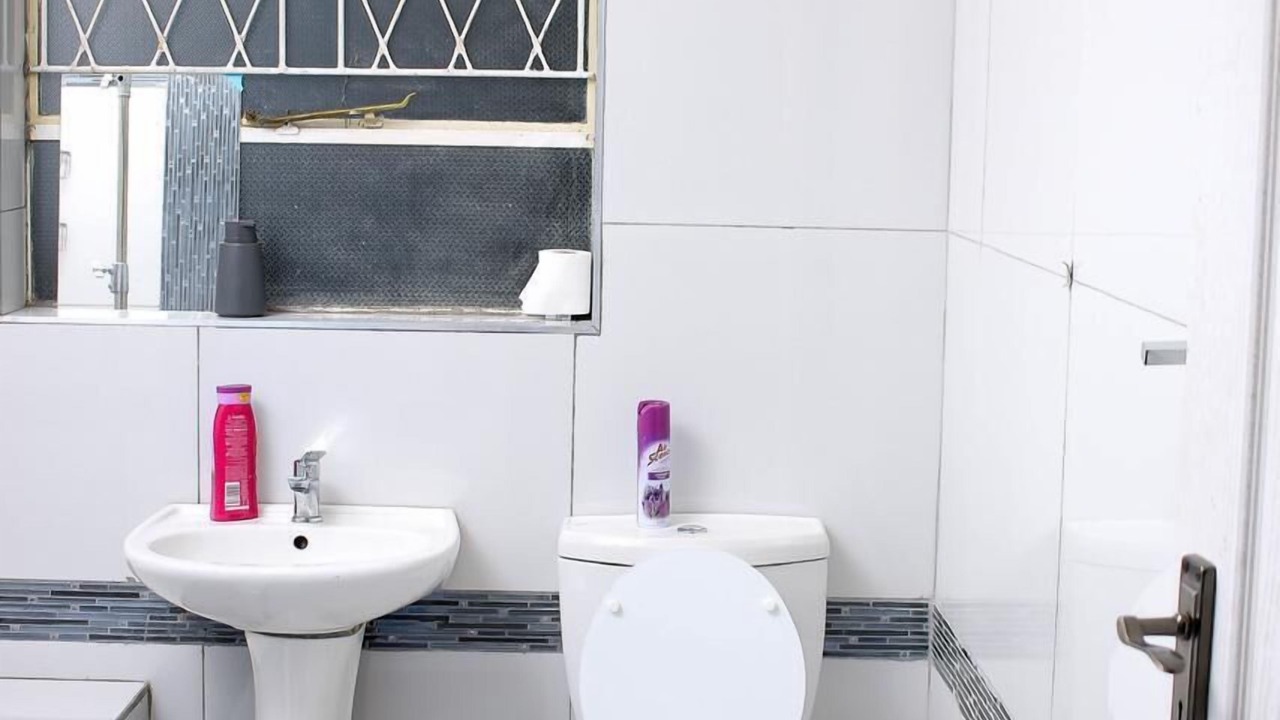 Photo of Bathroom in Flora Park