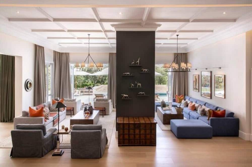 Photo of Livingroom in Bishopscourt