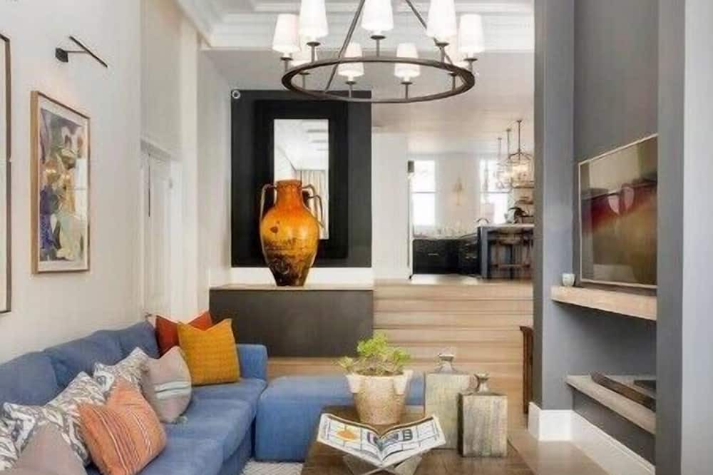 Photo of Livingroom in Bishopscourt