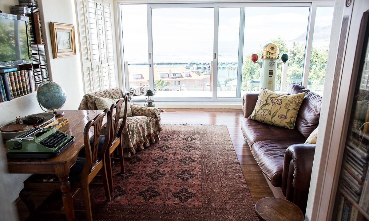 Photo of Livingroom in Redhill