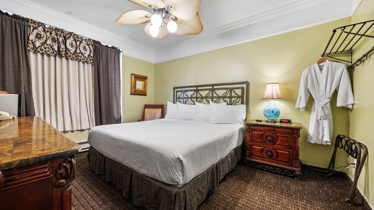 Photo of Bedroom in Lower Nob Hill