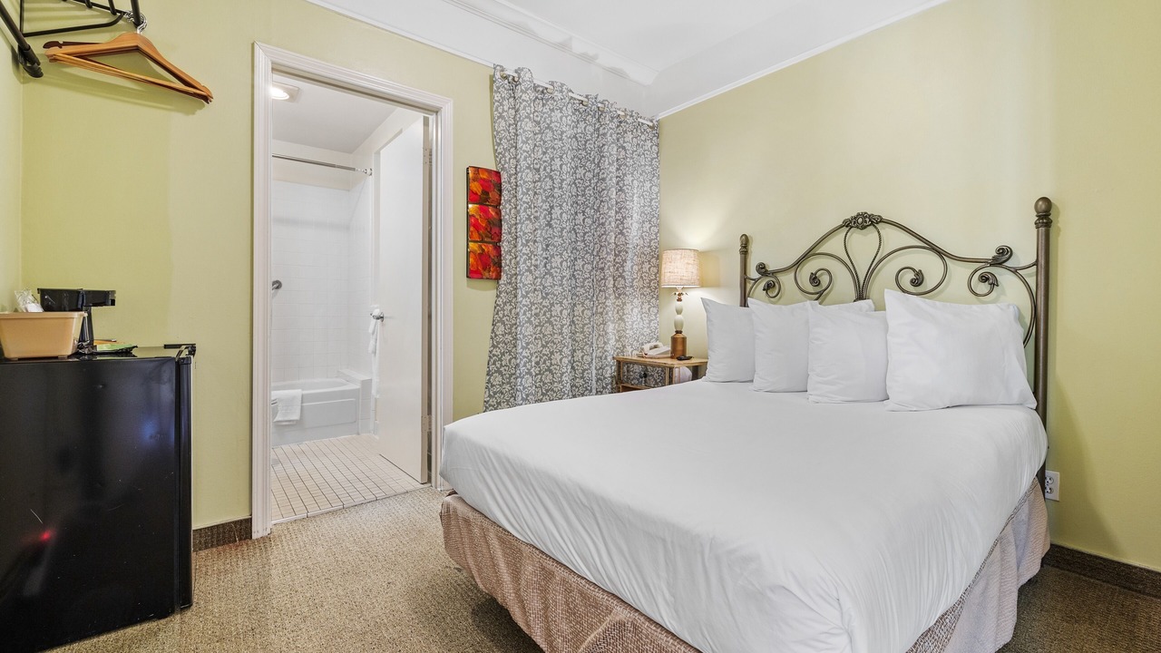 Photo of Bedroom in Lower Nob Hill