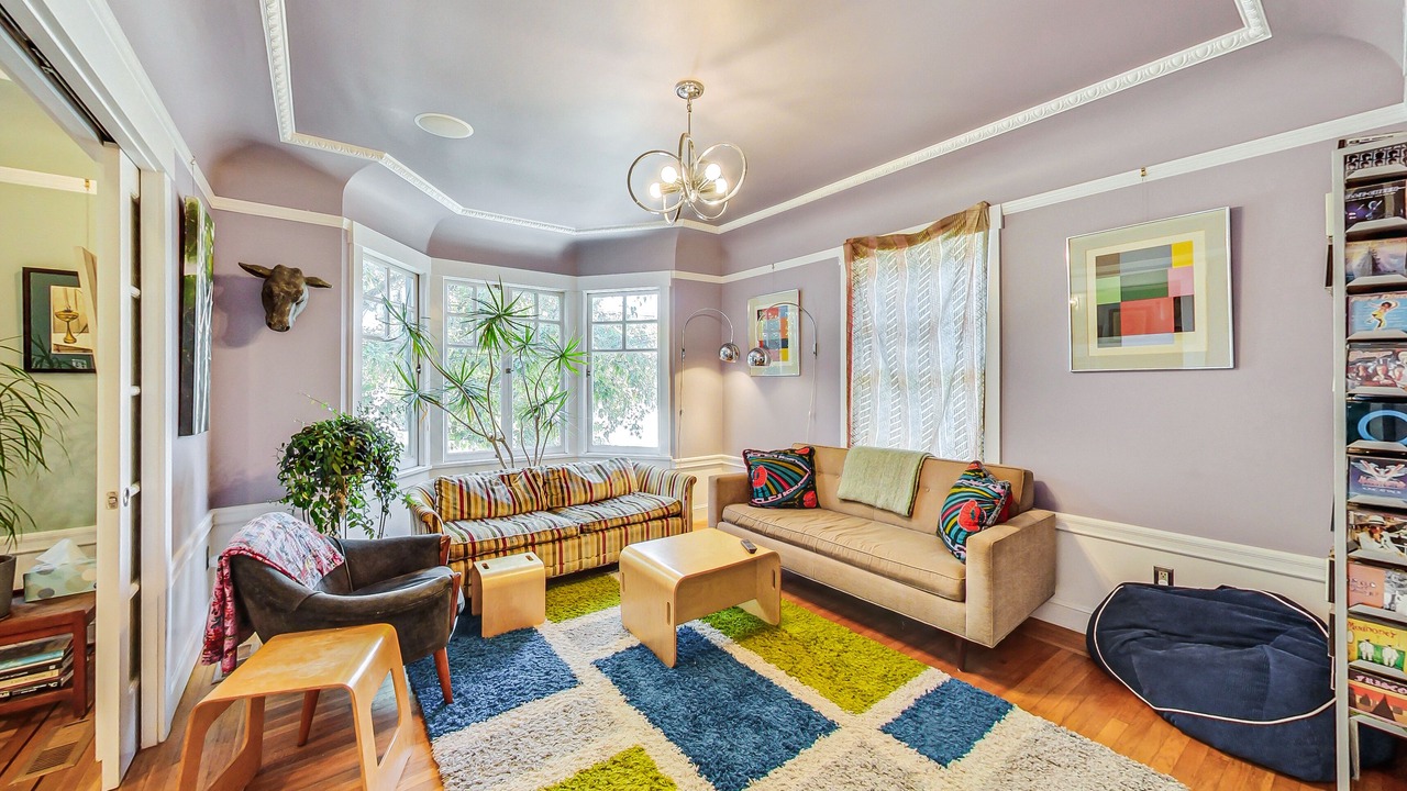 Photo of Livingroom in College Hill