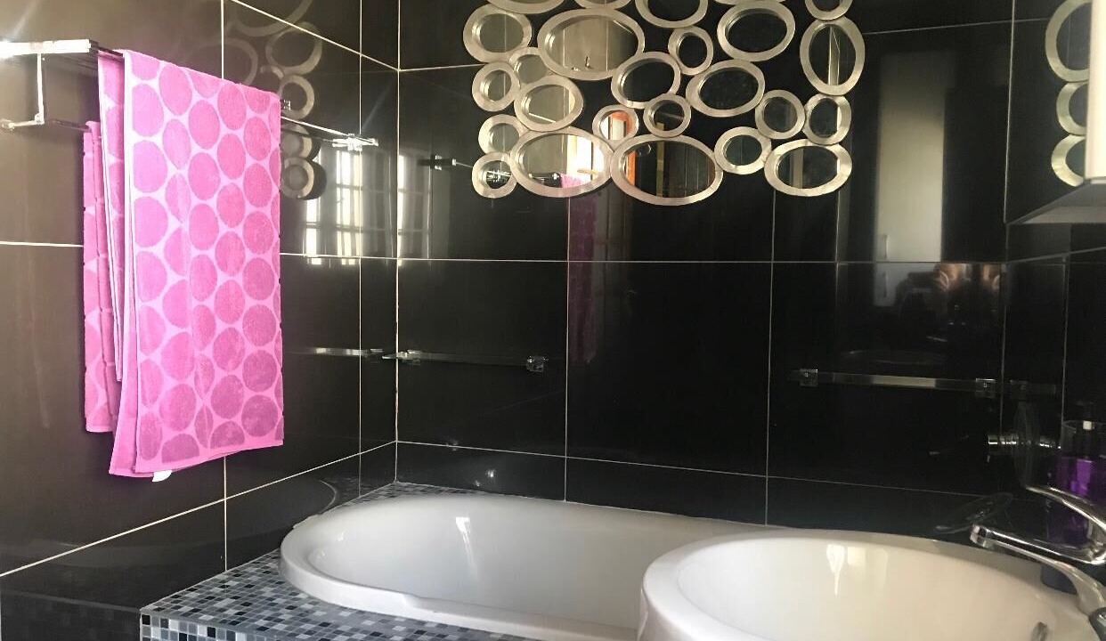 Photo of Bathroom in Greater Johannesburg Metropolitan Area