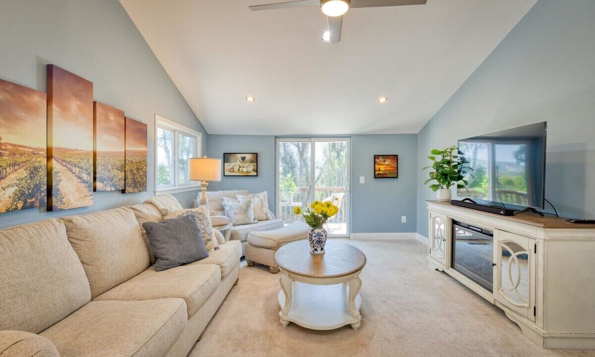 Photo of Livingroom in Montgomery Village