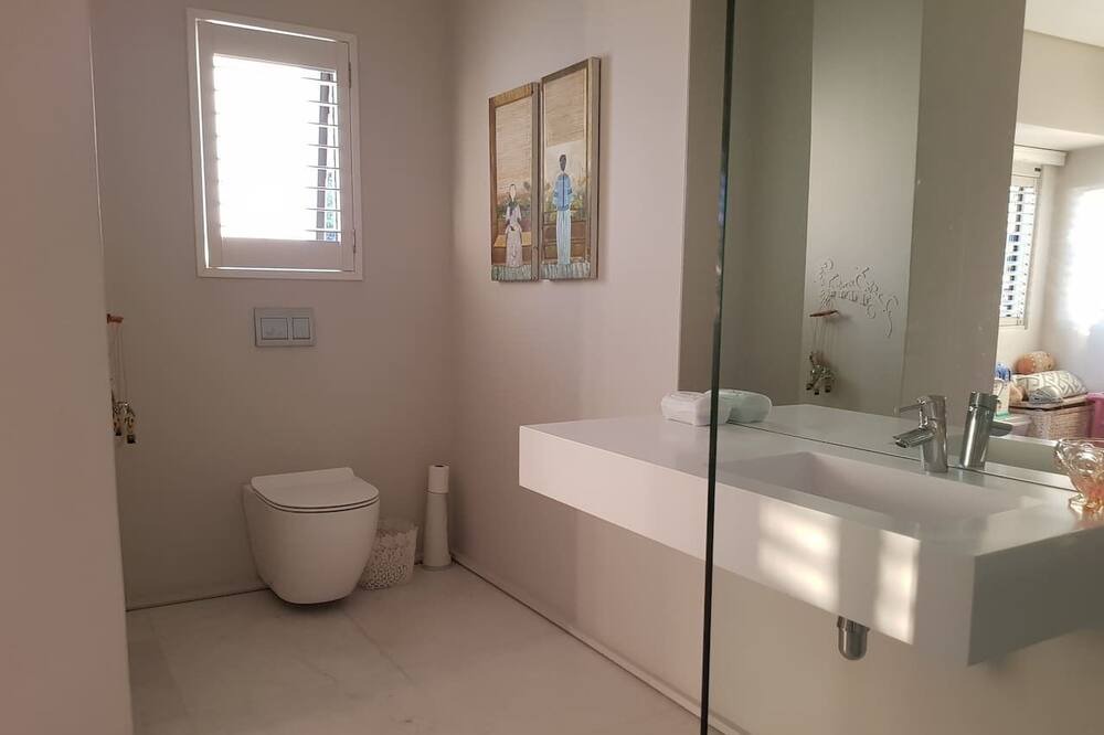 Photo of Bathroom in Fresnaye