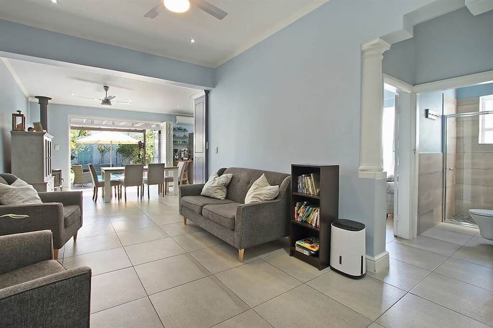Photo of Livingroom in Claremont