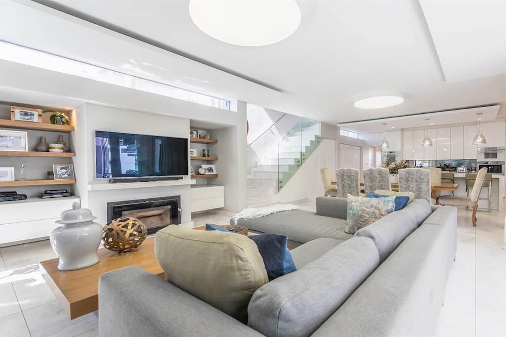 Photo of Livingroom in Newlands
