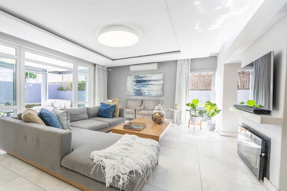 Photo of Livingroom in Newlands