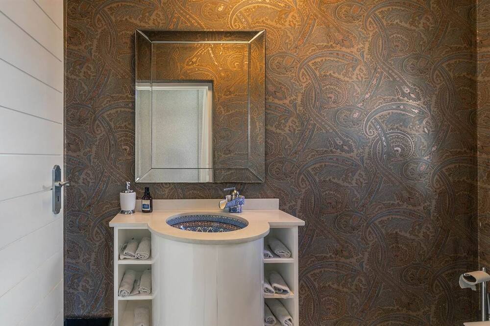 Photo of Bathroom in Newlands