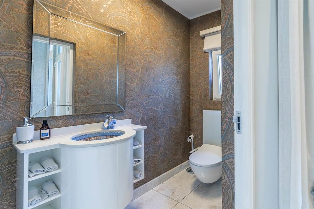 Photo of Bathroom in Newlands