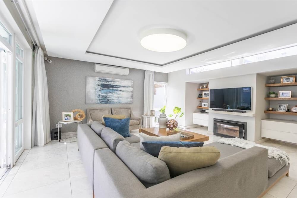 Photo of Livingroom in Newlands