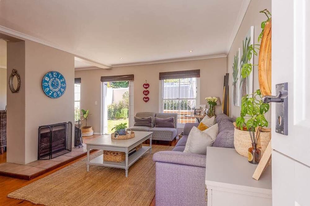 Photo of Livingroom in Claremont