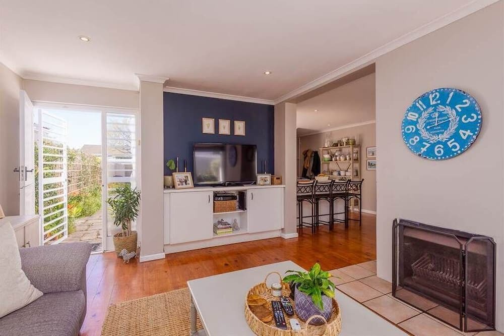 Photo of Livingroom in Claremont