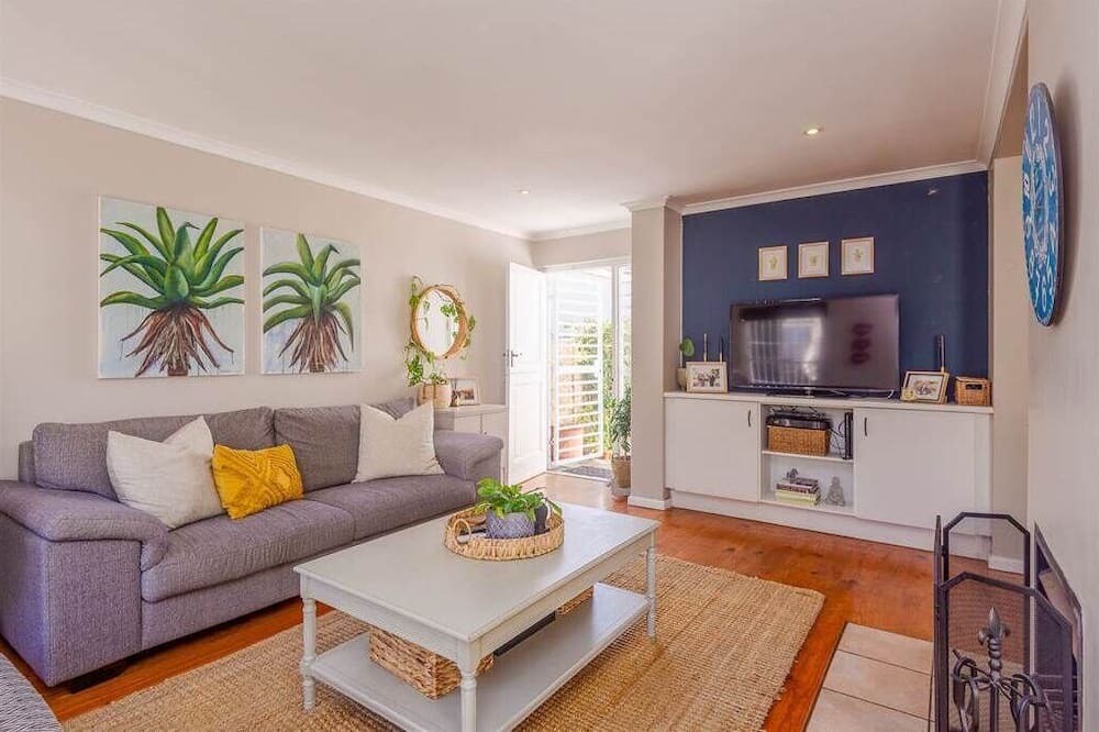 Photo of Livingroom in Claremont