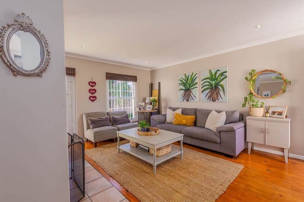 Photo of Livingroom in Claremont