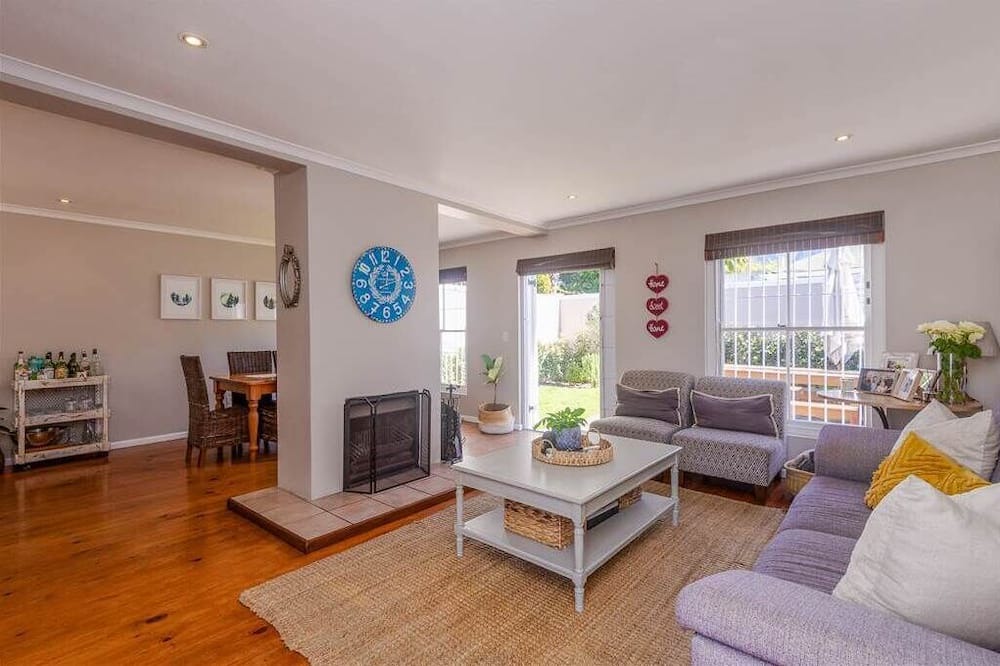 Photo of Livingroom in Claremont